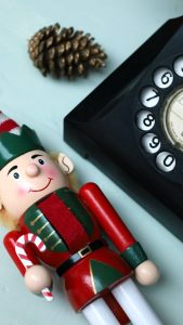 Máquina de escrever antiga no cenário "O Escritório do Pai Natal" para fotos de família em Espinho.